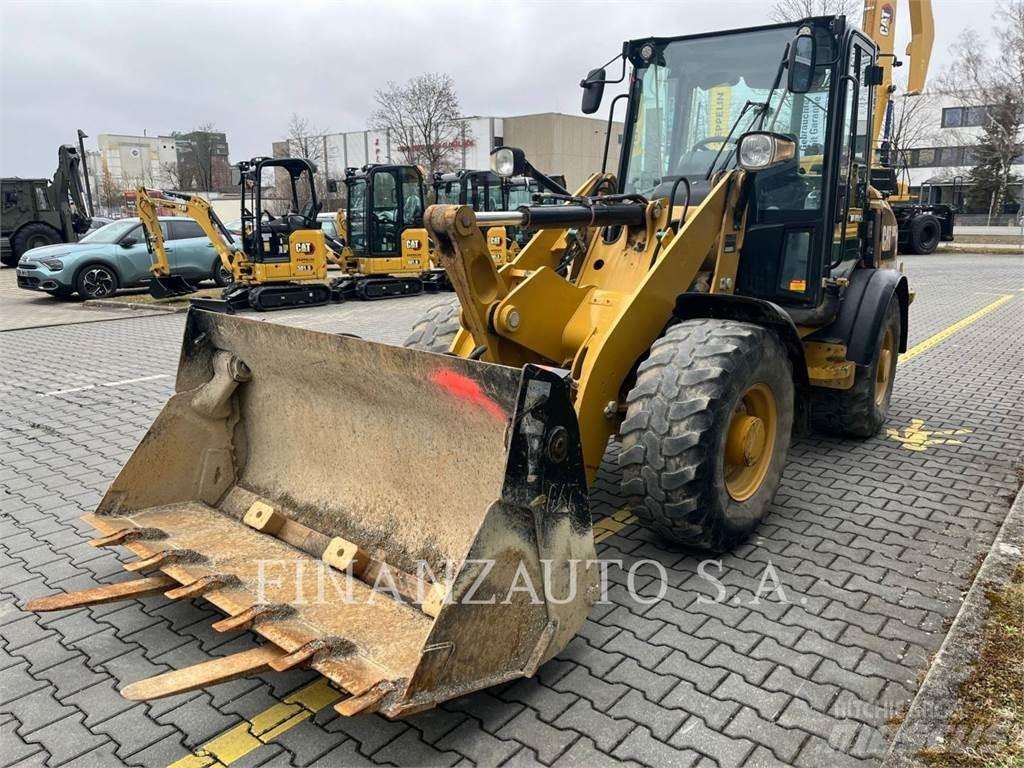 CAT 906M Kolové nakladače