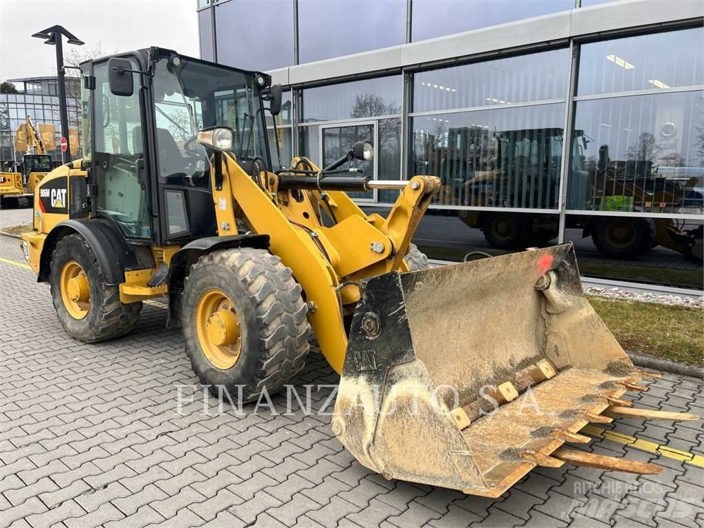 CAT 906M Kolové nakladače