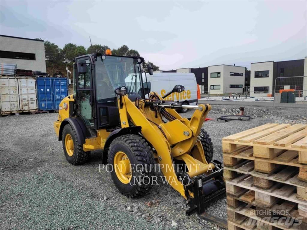CAT 906M Kolové nakladače