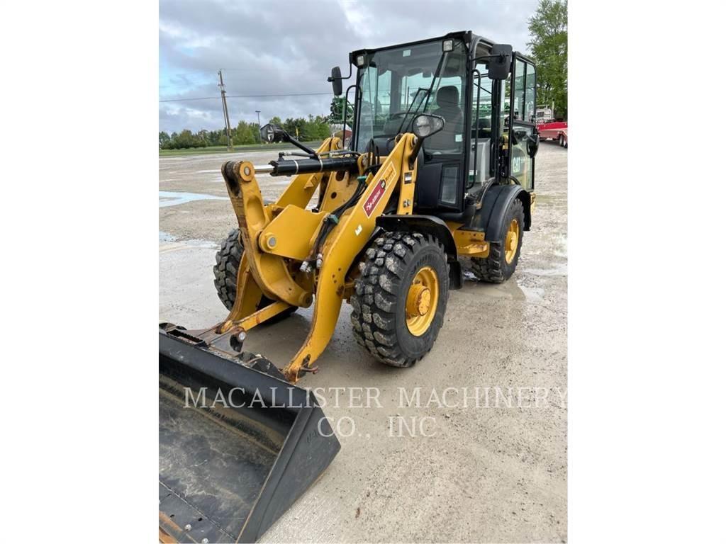 CAT 906M Kolové nakladače