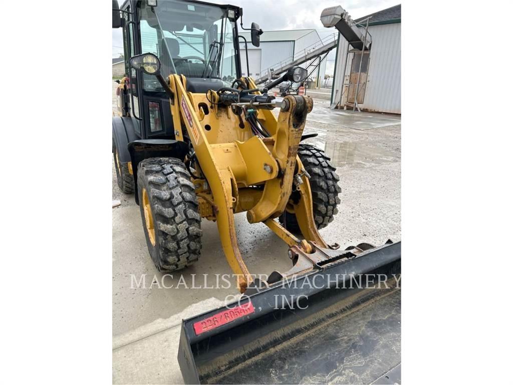 CAT 906M Kolové nakladače