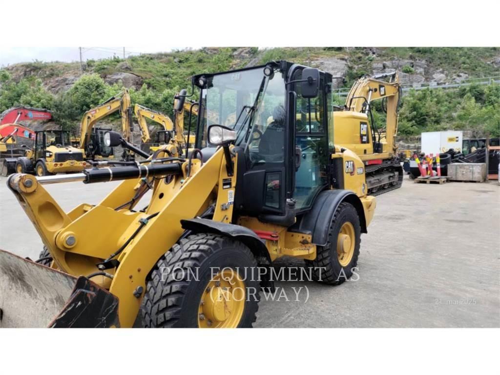 CAT 906M Kolové nakladače