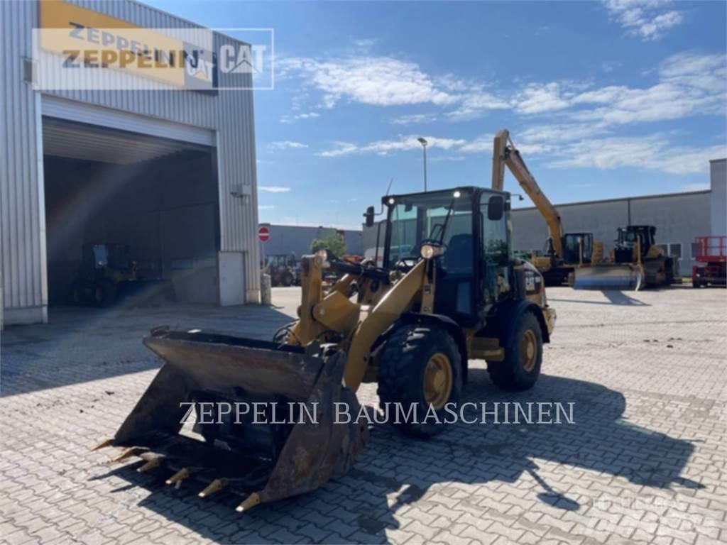 CAT 906M Kolové nakladače