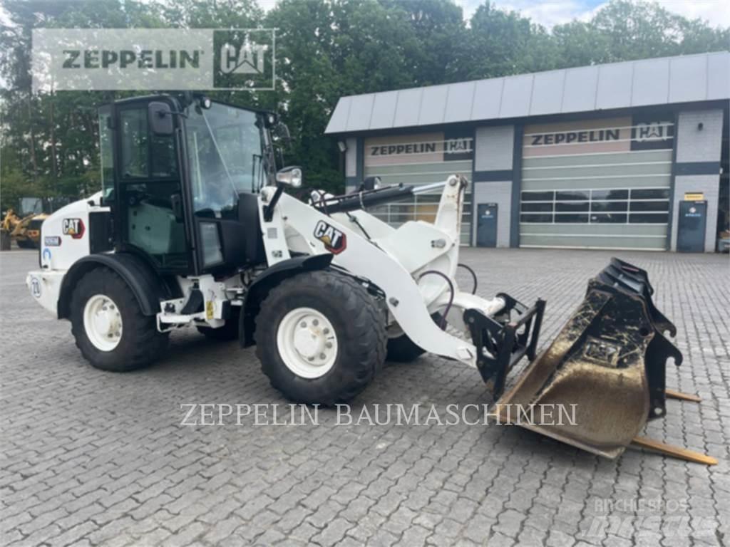 CAT 906M Kolové nakladače
