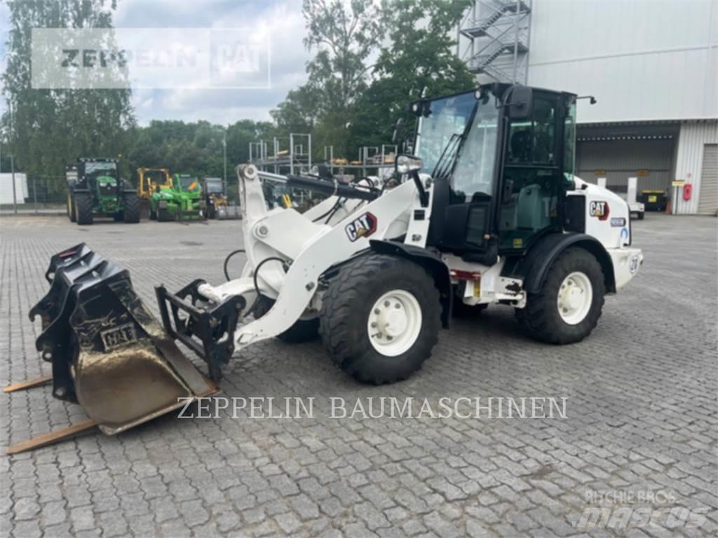CAT 906M Kolové nakladače