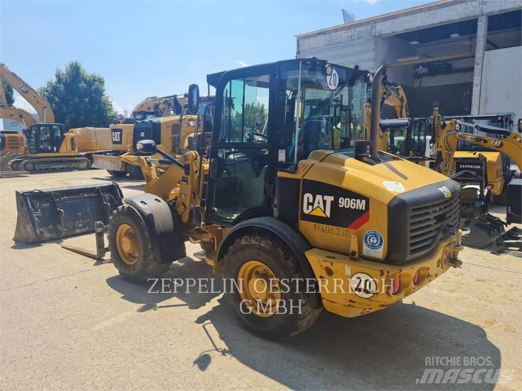 CAT 906M Kolové nakladače