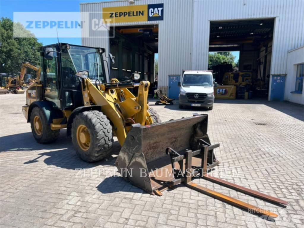 CAT 906M Kolové nakladače
