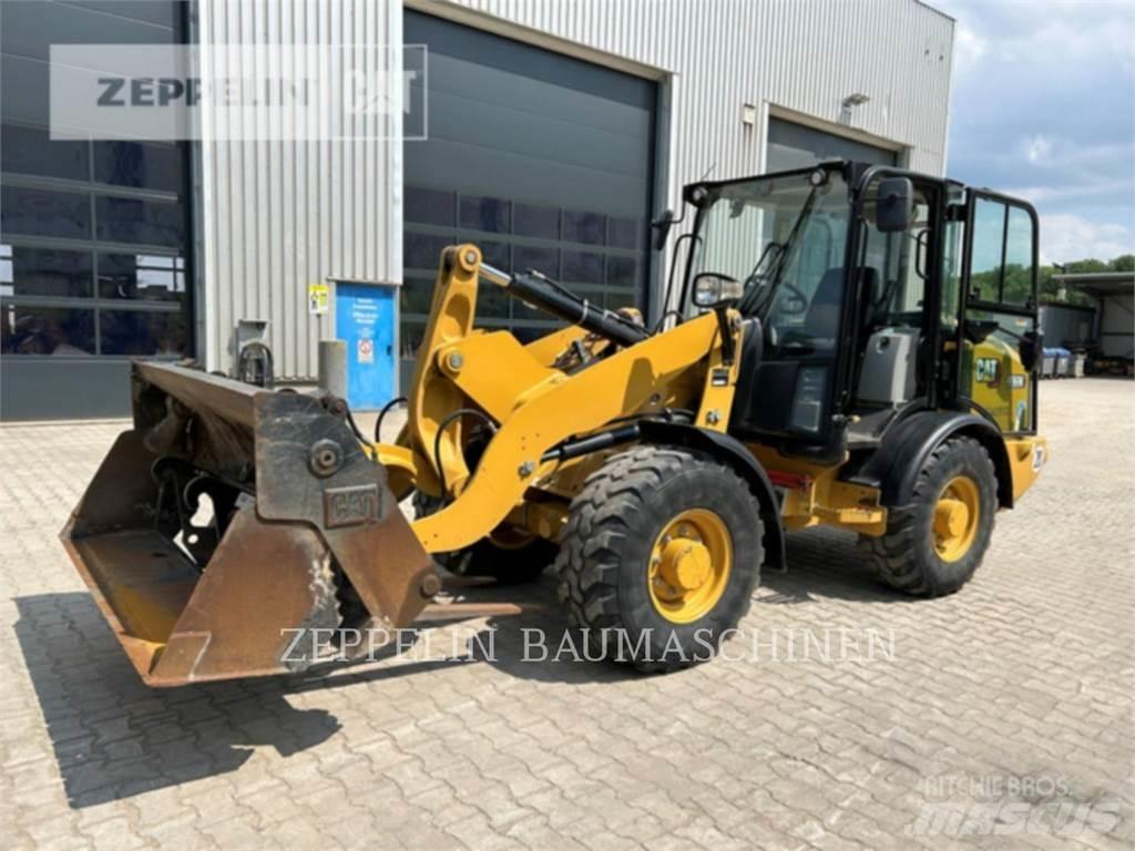 CAT 906M Kolové nakladače