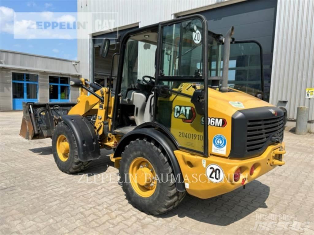 CAT 906M Kolové nakladače
