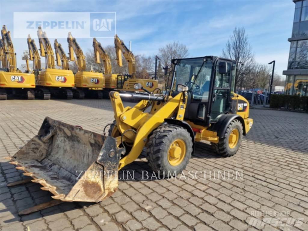 CAT 906M Kolové nakladače