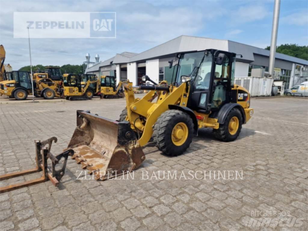 CAT 906M Kolové nakladače