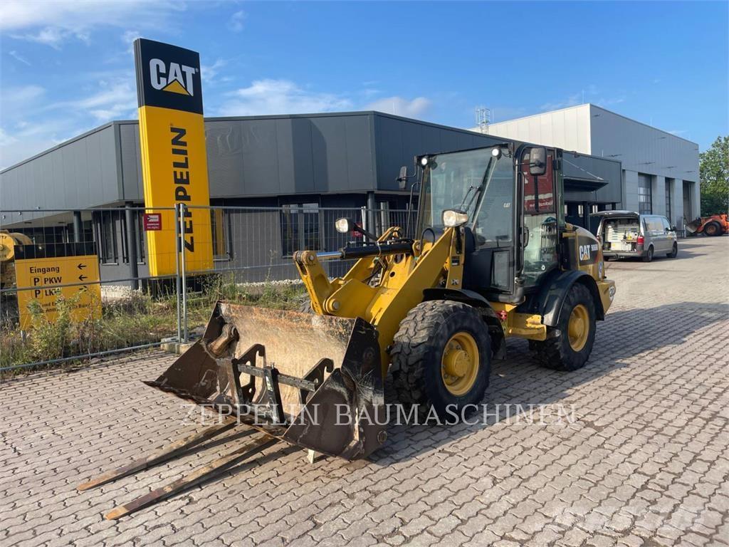 CAT 906M Kolové nakladače