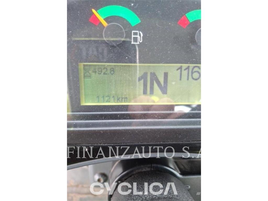 CAT 906M Kolové nakladače