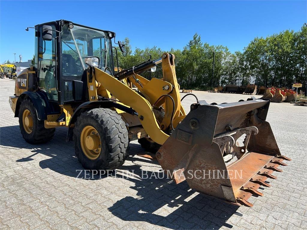 CAT 906M Kolové nakladače