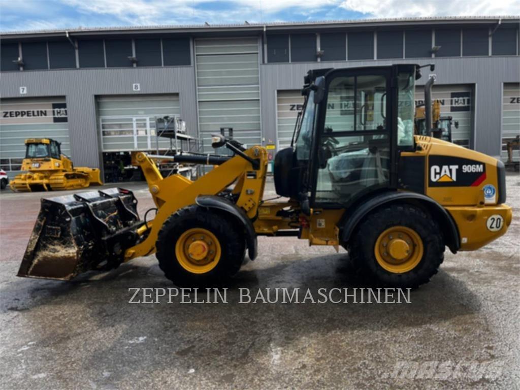 CAT 906M Kolové nakladače