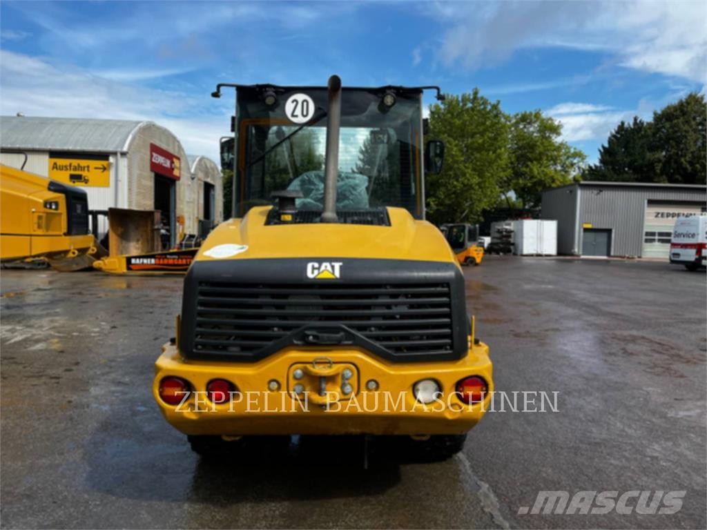 CAT 906M Kolové nakladače