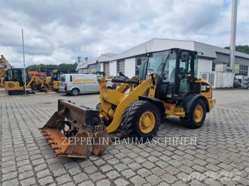 CAT 906M Kolové nakladače