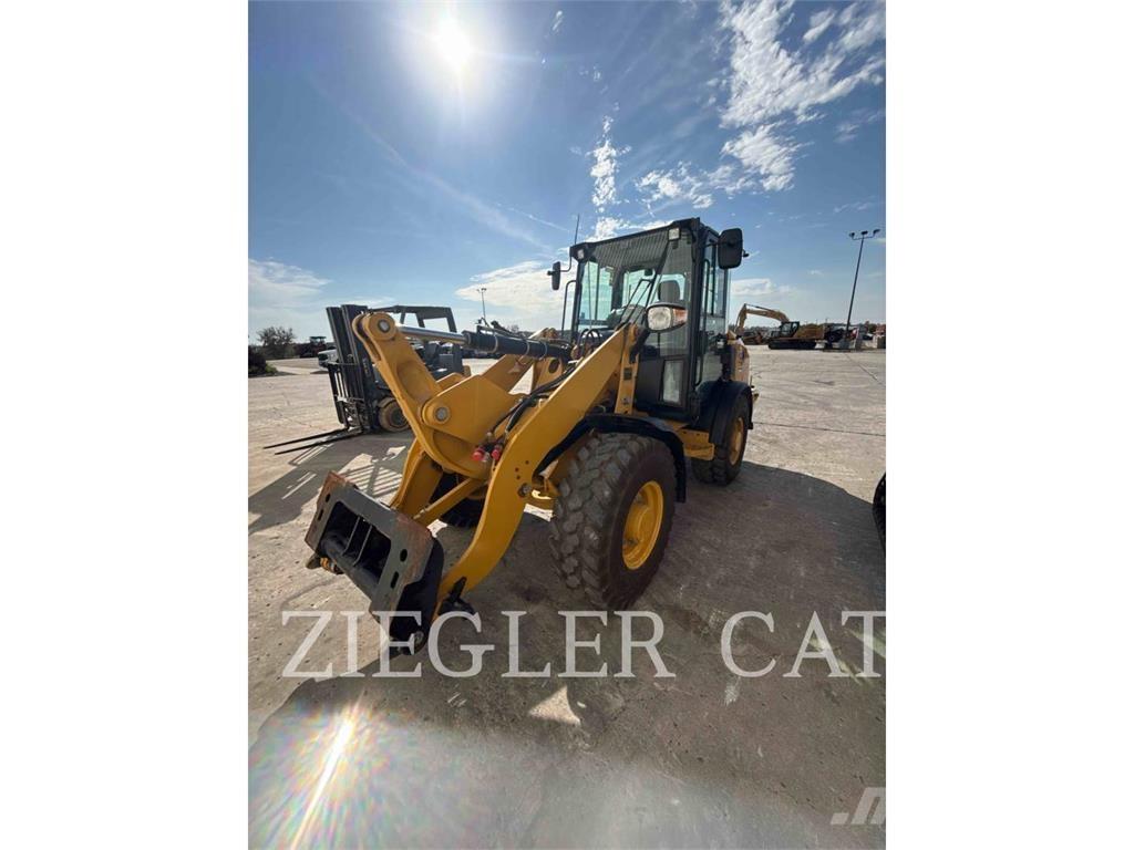 CAT 906M Kolové nakladače
