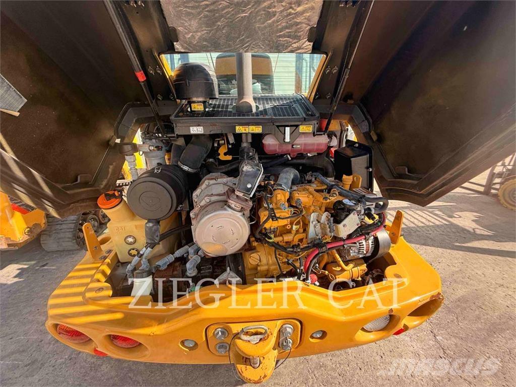 CAT 906M Kolové nakladače