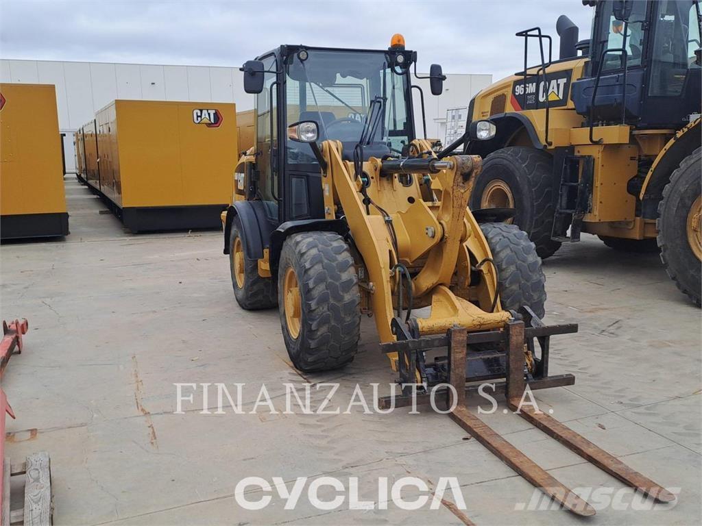 CAT 906M Kolové nakladače