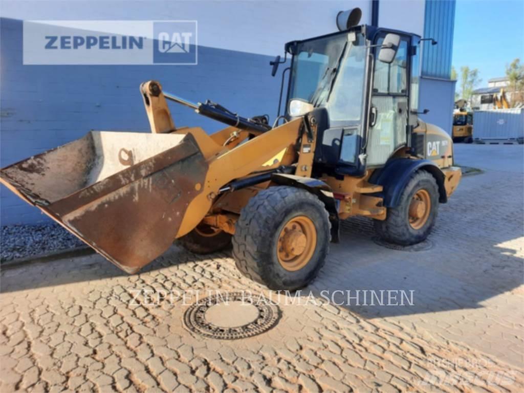 CAT 907H Kolové nakladače