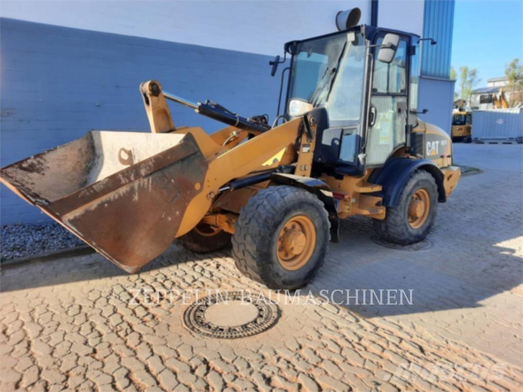 CAT 907H Kolové nakladače