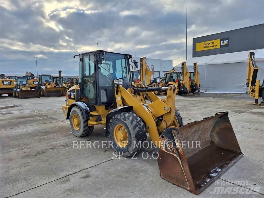 CAT 907M Kolové nakladače