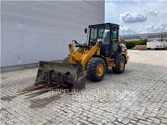 CAT 907M Kolové nakladače