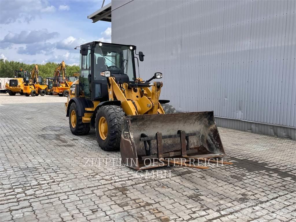 CAT 907M Kolové nakladače