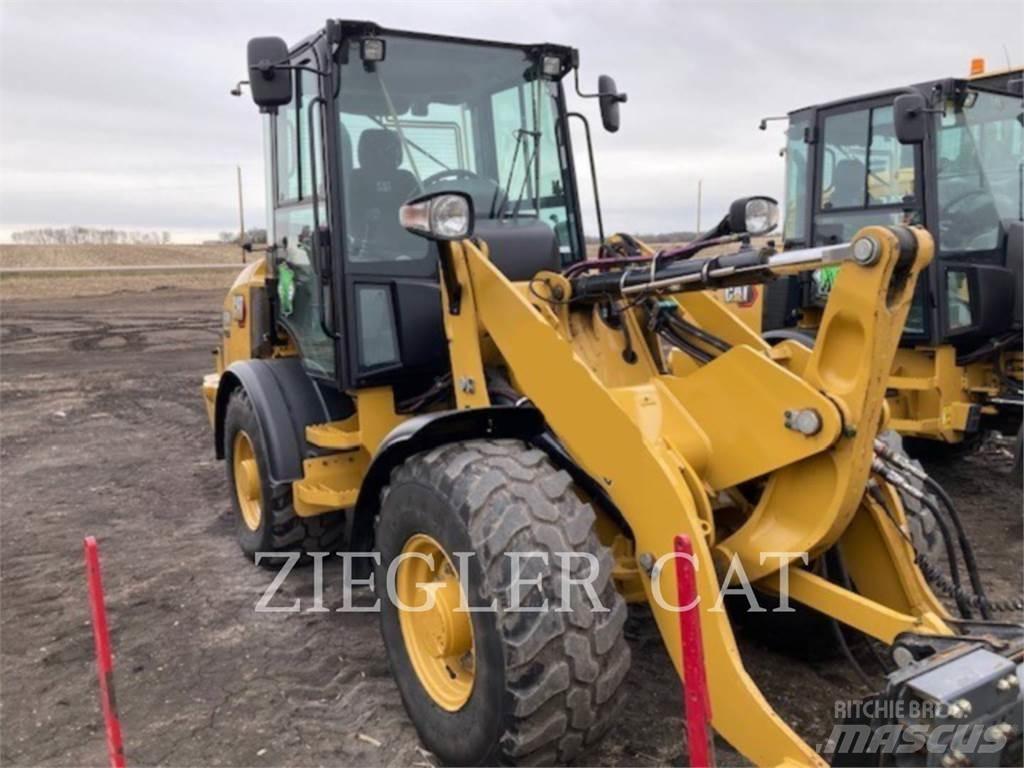 CAT 907M Kolové nakladače