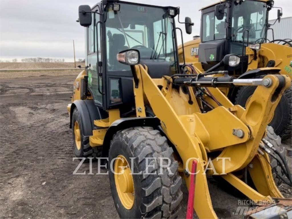CAT 907M Kolové nakladače
