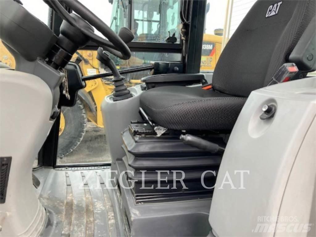 CAT 907M Kolové nakladače