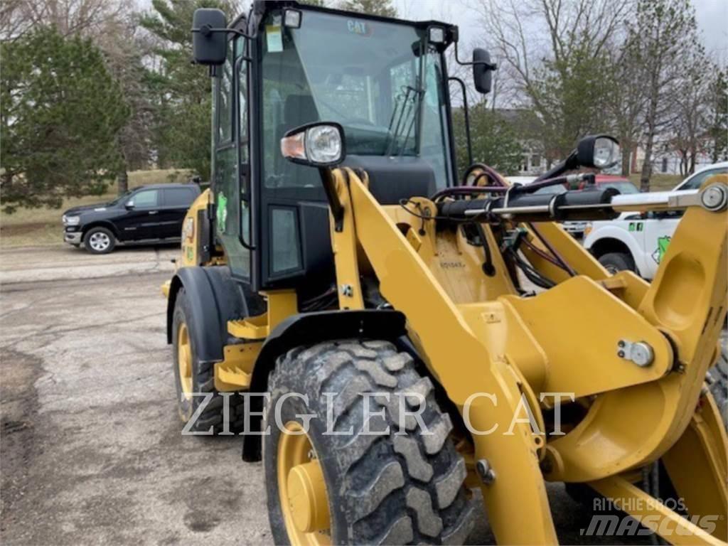 CAT 907M Kolové nakladače
