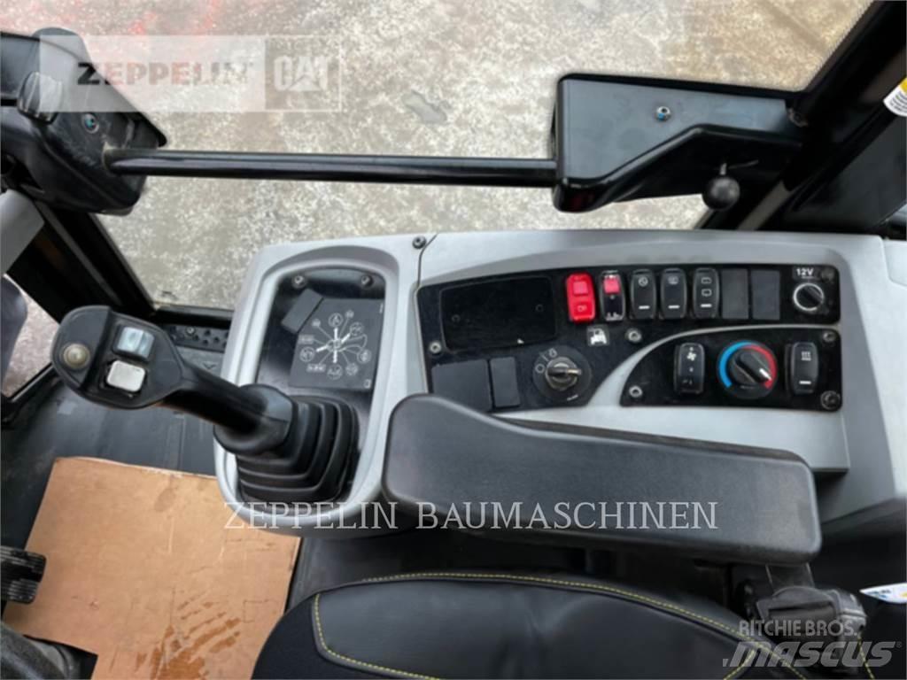 CAT 907M Kolové nakladače