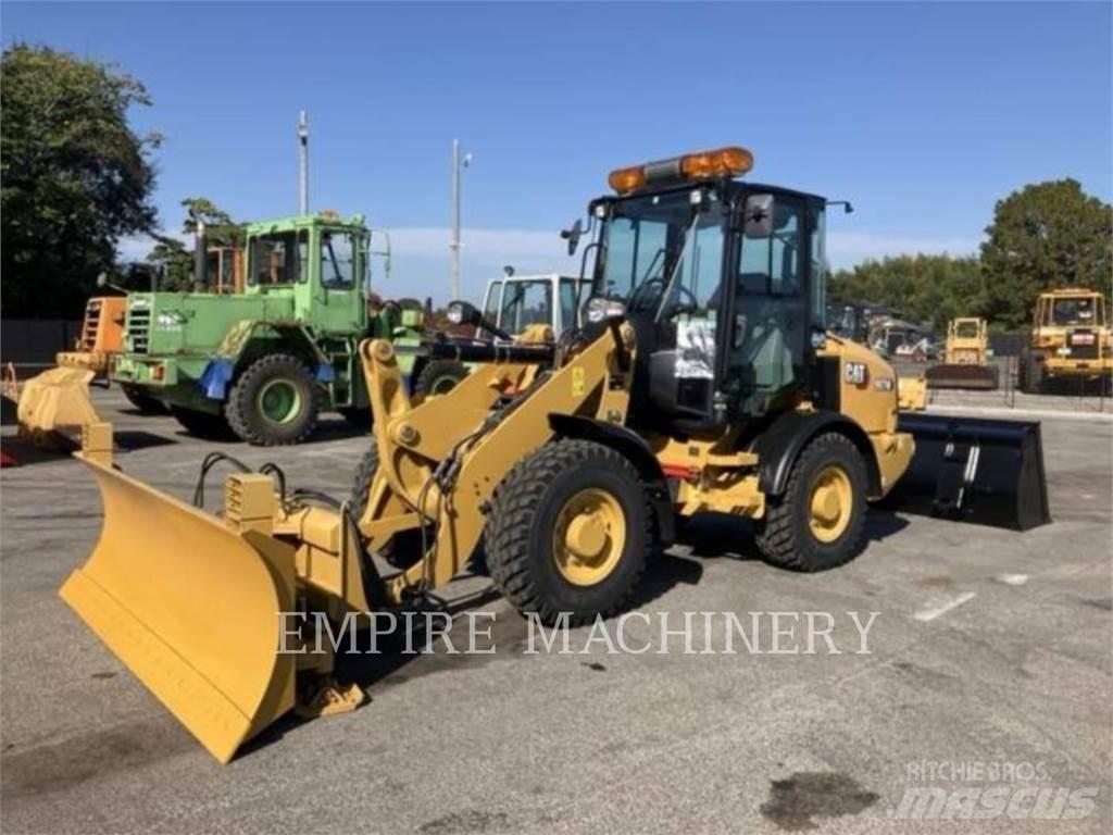 CAT 907M Kolové nakladače
