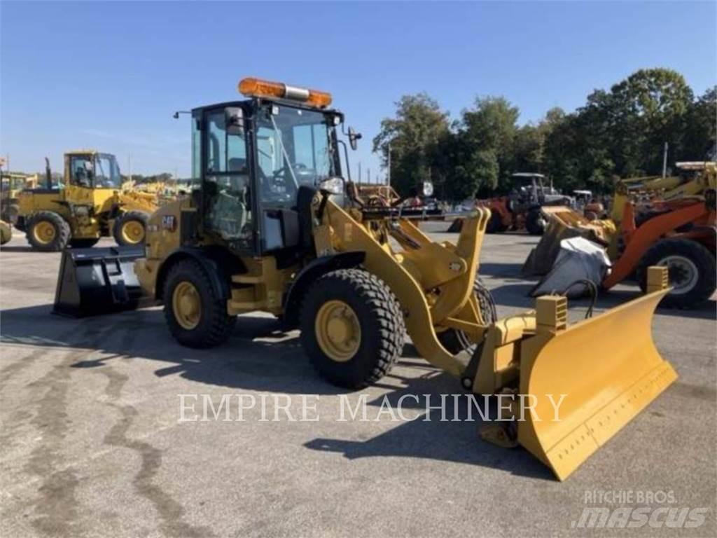 CAT 907M Kolové nakladače