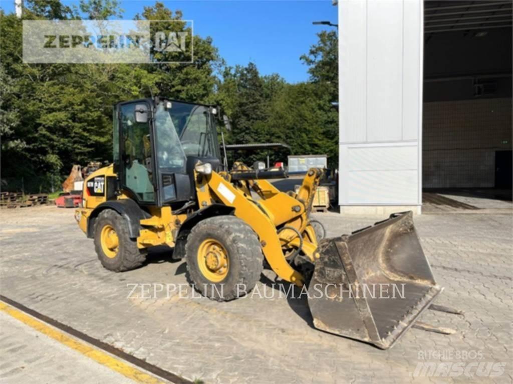 CAT 907M Kolové nakladače