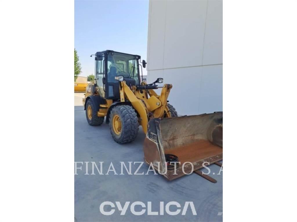 CAT 907M Kolové nakladače
