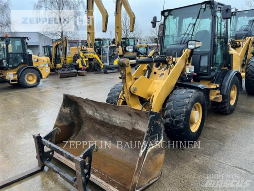 CAT 907M Kolové nakladače