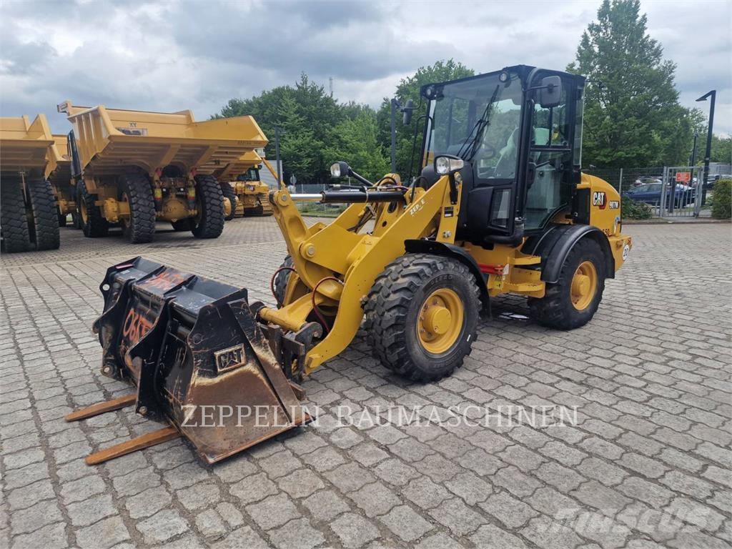 CAT 907M Kolové nakladače
