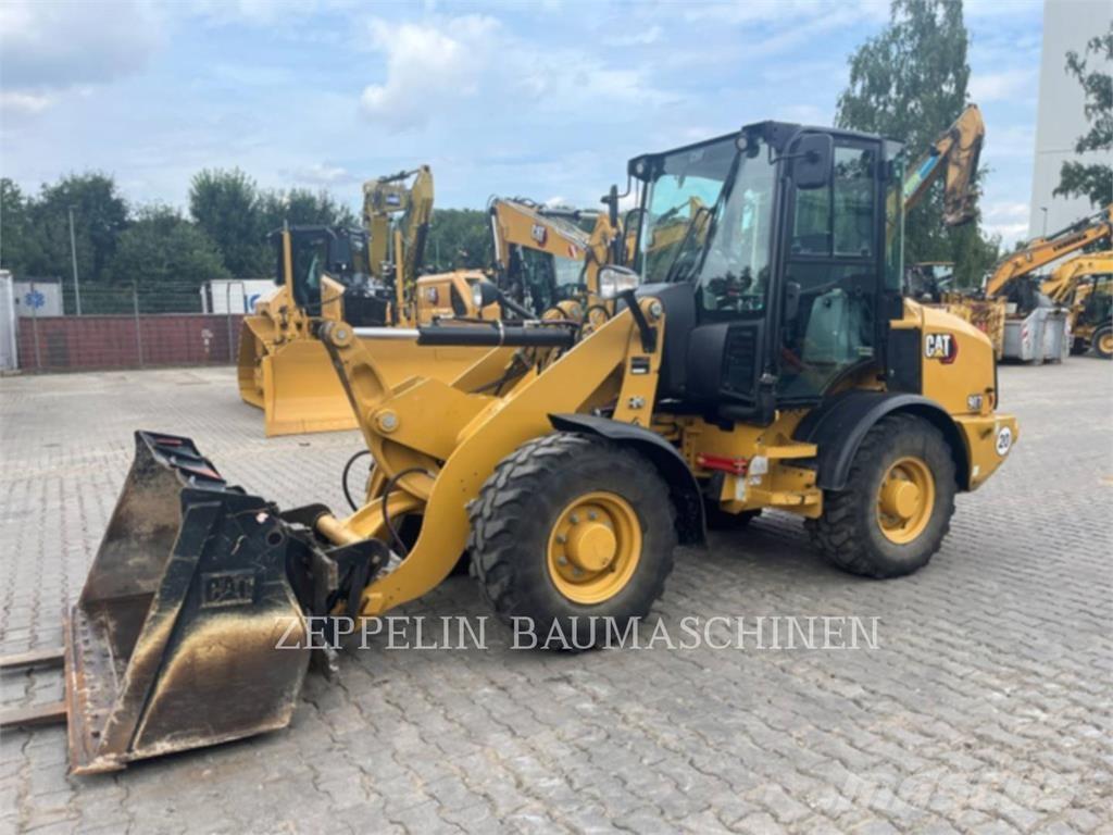 CAT 907M Kolové nakladače