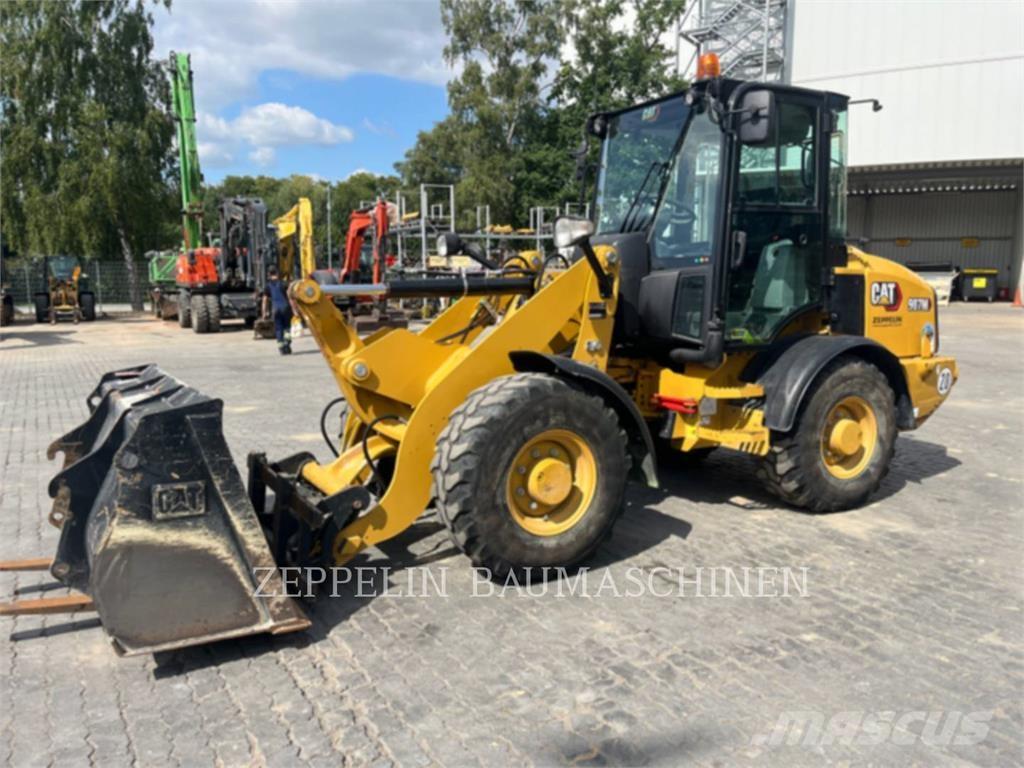 CAT 907M Kolové nakladače