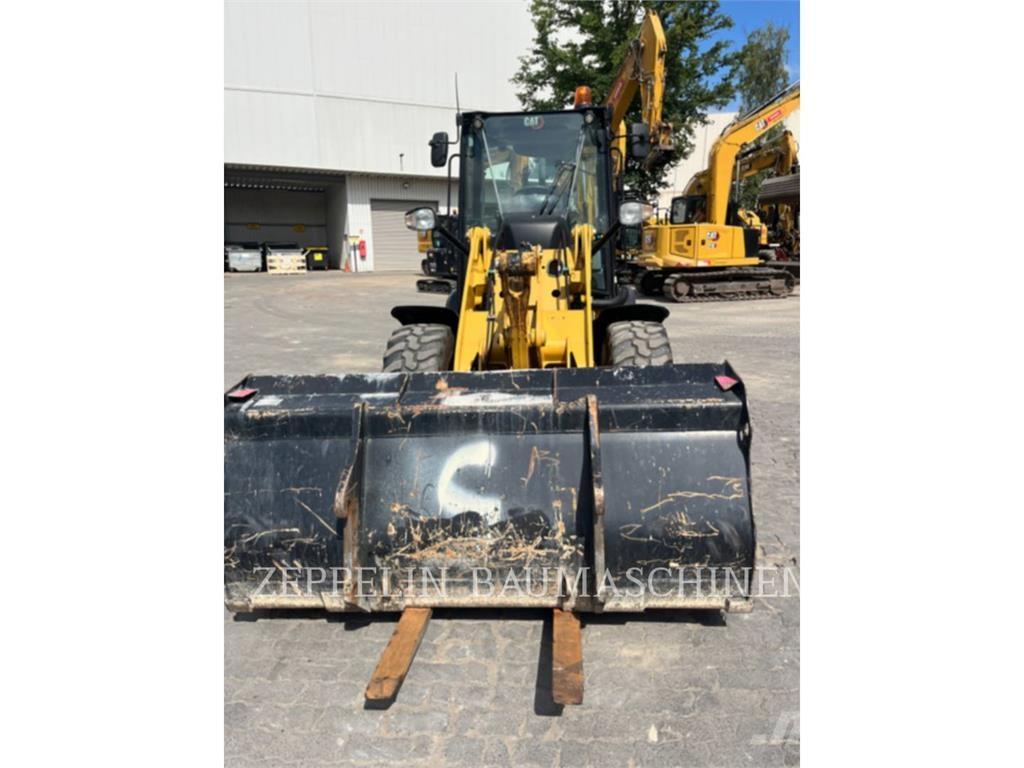 CAT 907M Kolové nakladače