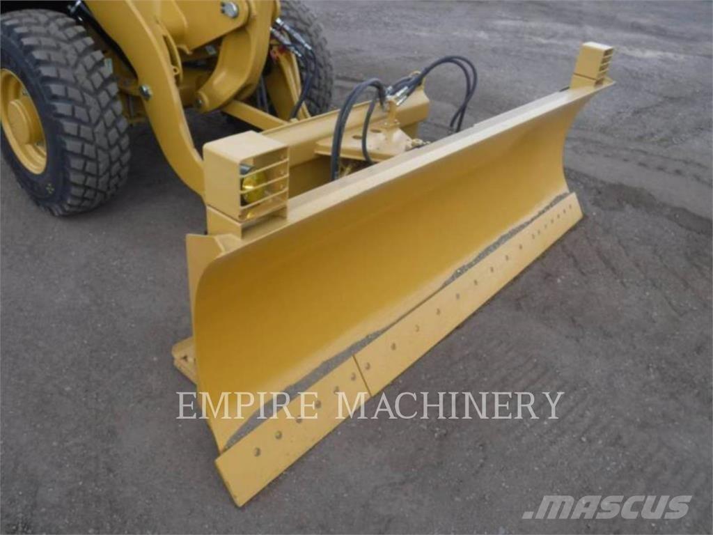 CAT 907M Kolové nakladače