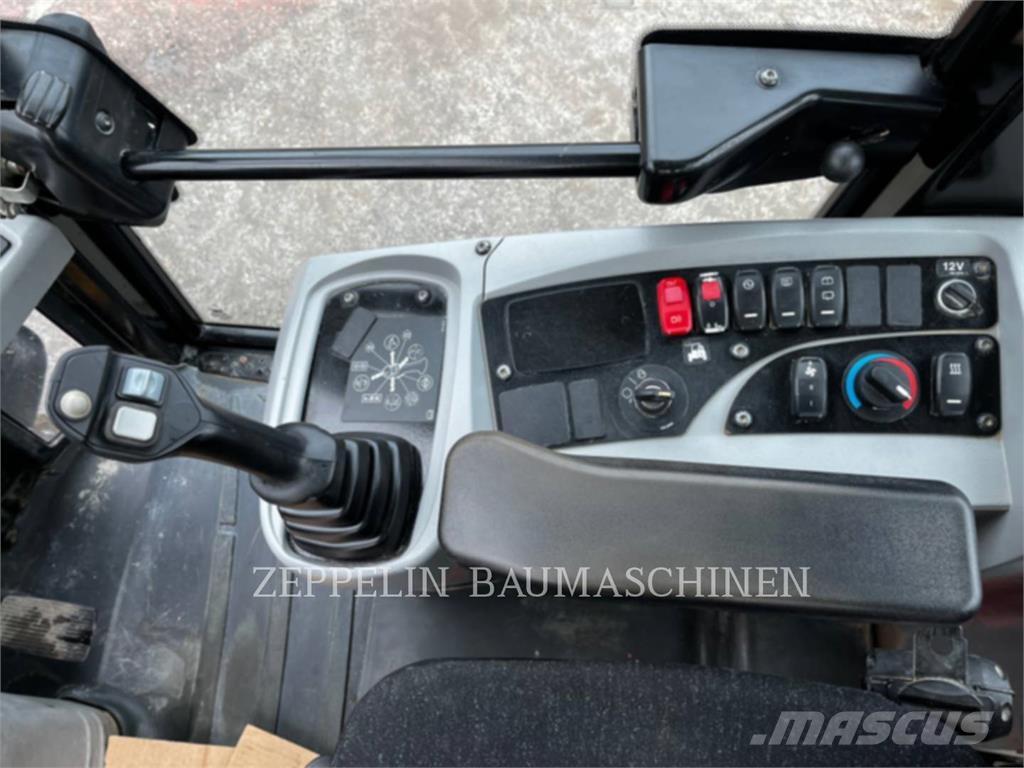 CAT 907M Kolové nakladače