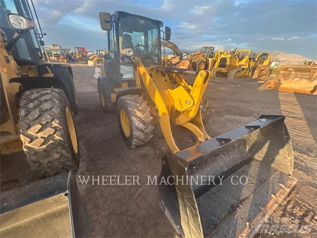 CAT 908 Kolové nakladače