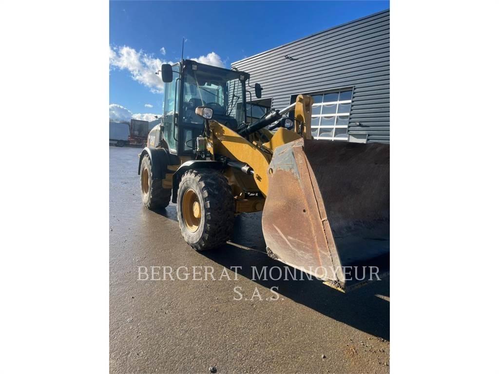 CAT 908 Kolové nakladače