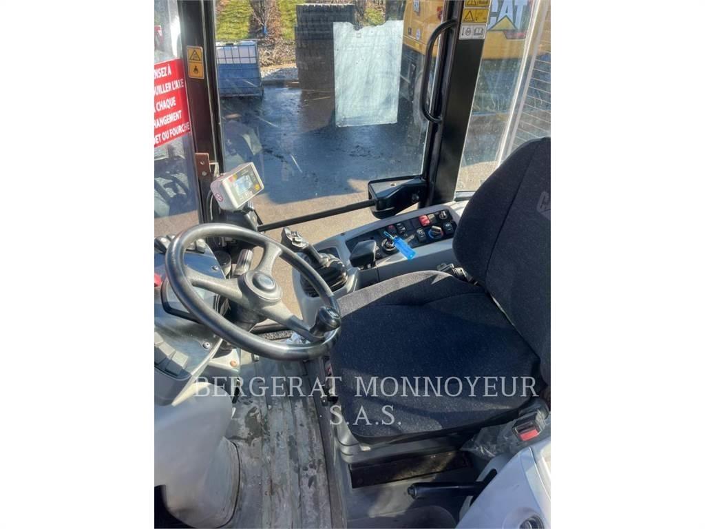 CAT 908 Kolové nakladače