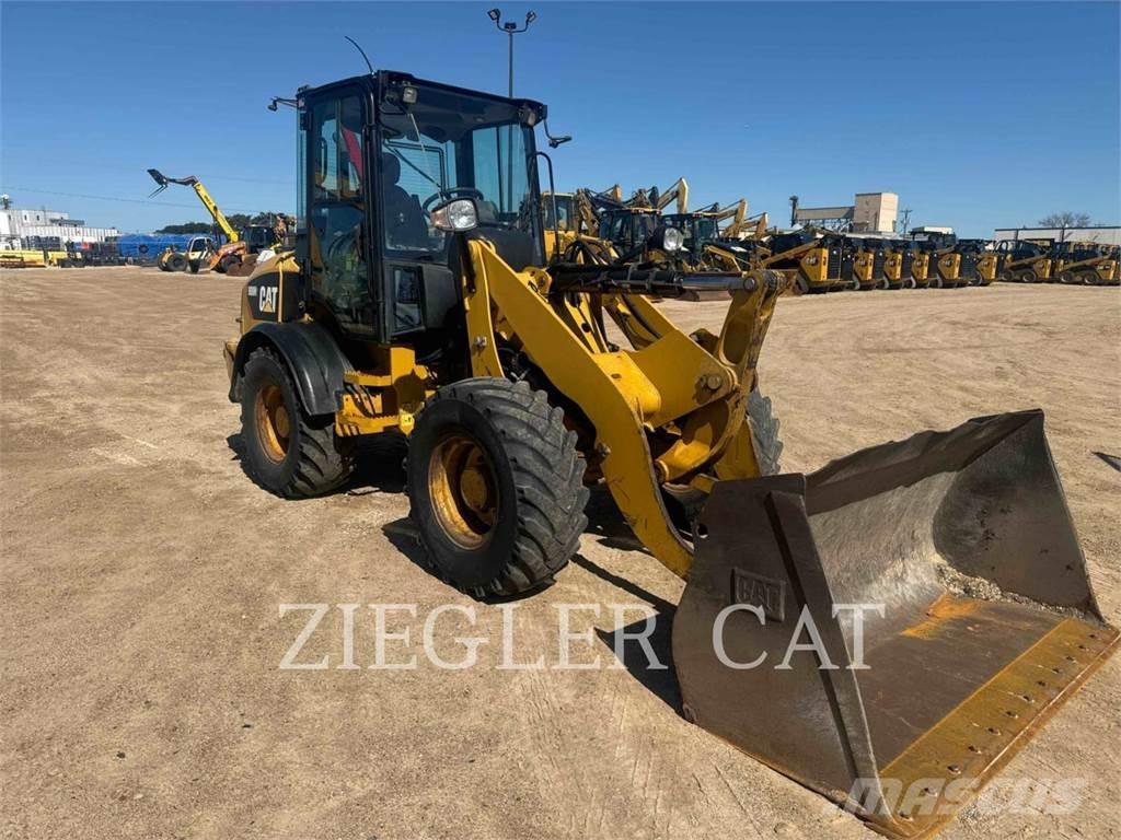 CAT 908H2 Kolové nakladače