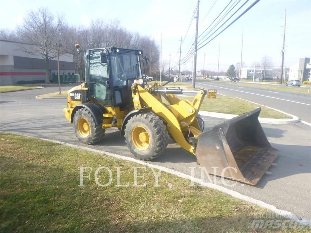 CAT 908M Kolové nakladače